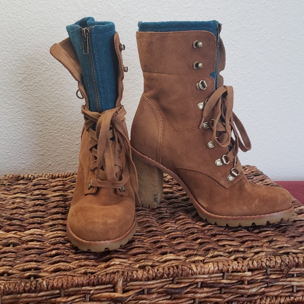 UGG Utility Boots - Picture 2 of 4